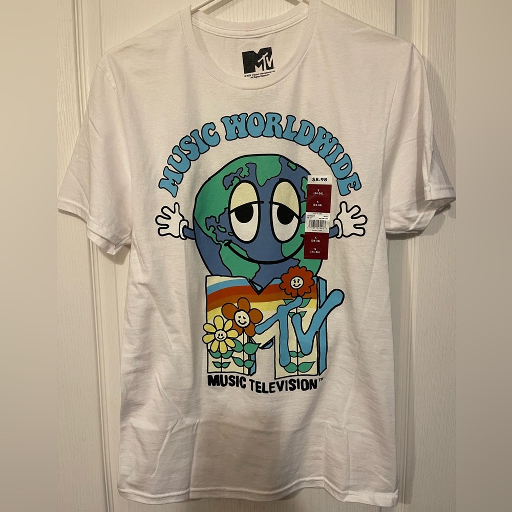 NWT white MTV t-shirt. Size small.